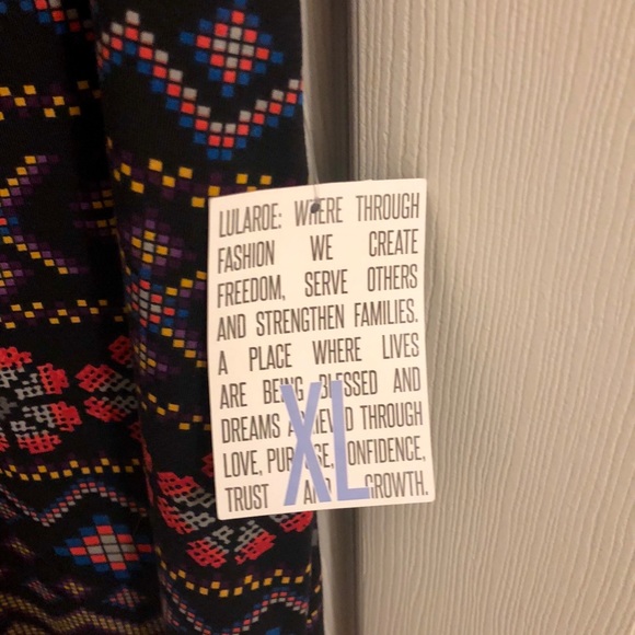 Aztec Floral Lularoe Classic Tee Size XL - Picture 4 of 4